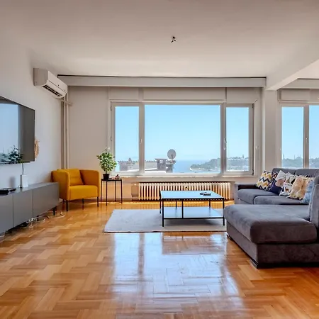 5-bedroom Bospohurs View - Spaciousness With Balcony & Elevator * 伊斯坦布尔
