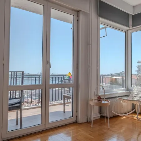 5-bedroom Bospohurs View - Spaciousness With Balcony & Elevator * 伊斯坦布尔