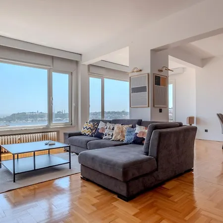 5-bedroom Bospohurs View - Spaciousness With Balcony & Elevator