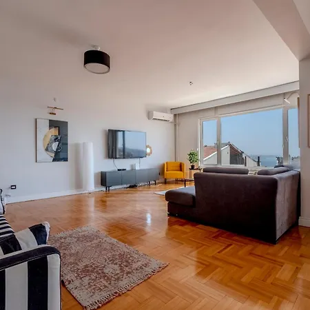公寓 5-bedroom Bospohurs View - Spaciousness With Balcony & Elevator *