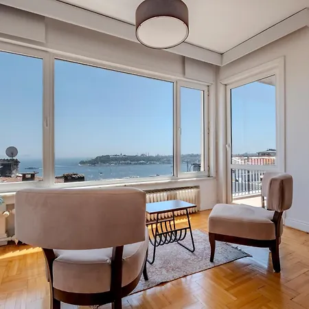 5-bedroom Bospohurs View - Spaciousness With Balcony & Elevator