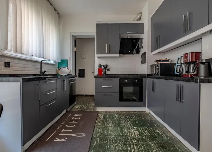 5-bedroom Bospohurs View - Spaciousness With Balcony & Elevator 公寓