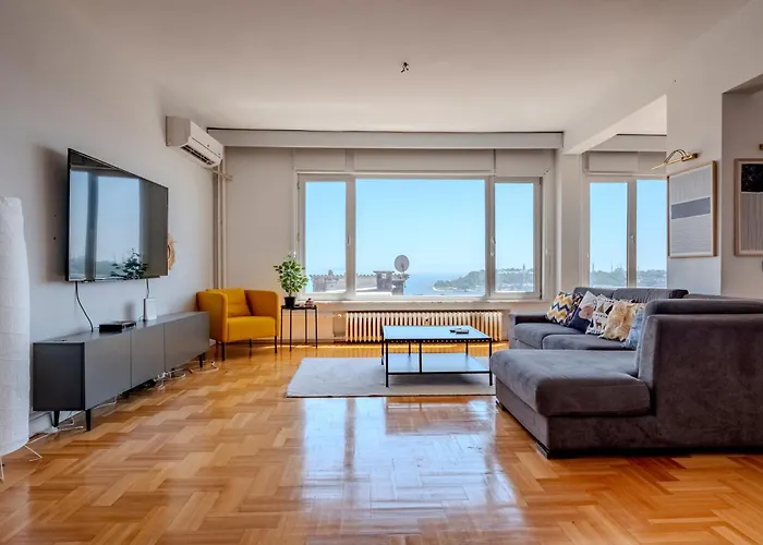 5-bedroom Bospohurs View - Spaciousness With Balcony & Elevator * 伊斯坦布尔