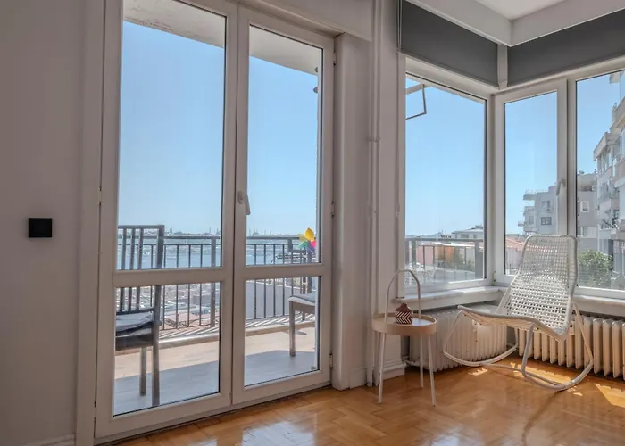 5-bedroom Bospohurs View - Spaciousness With Balcony & Elevator * Istanbul