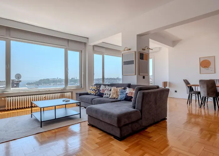 5-bedroom Bospohurs View - Spaciousness With Balcony & Elevator