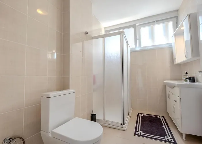 5-bedroom Bospohurs View - Spaciousness With Balcony & Elevator