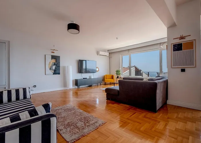 Apartment 5-bedroom Bospohurs View - Spaciousness With Balcony & Elevator *