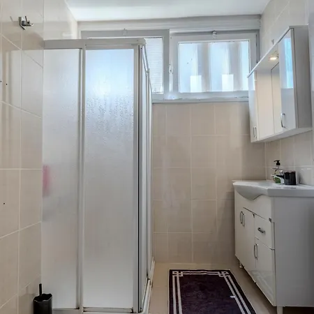 5-bedroom Bospohurs View - Spaciousness With Balcony & Elevator Appartement