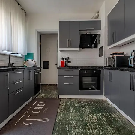 5-bedroom Bospohurs View - Spaciousness With Balcony & Elevator Appartement